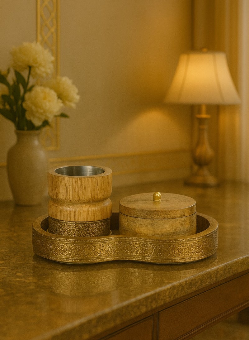 رومان جيفتس طقم مبخرة خشبية من رومان جيفتس – ثلاثة قطع: صينية، وعاء للعطر، ومبخرة منقوشة بتطعيمات نحاسية دقيقة - Image 5