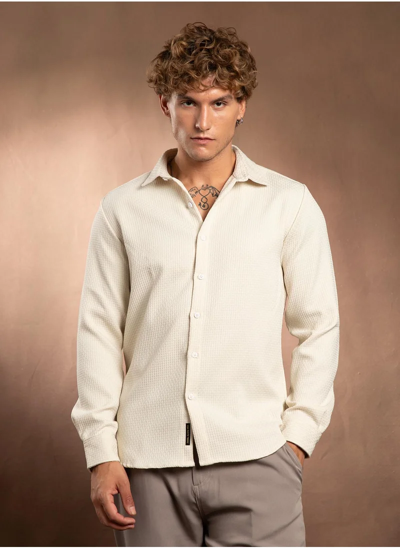 كامبوس سوترا Campus Sutra Men's Off-White Interweave-Tactile Shirt For Casual Wear | Spread Collar | Long Cuffed Sleeves | Button Closure | Shirt Crafted With Comfort Fit For Everyday Wear