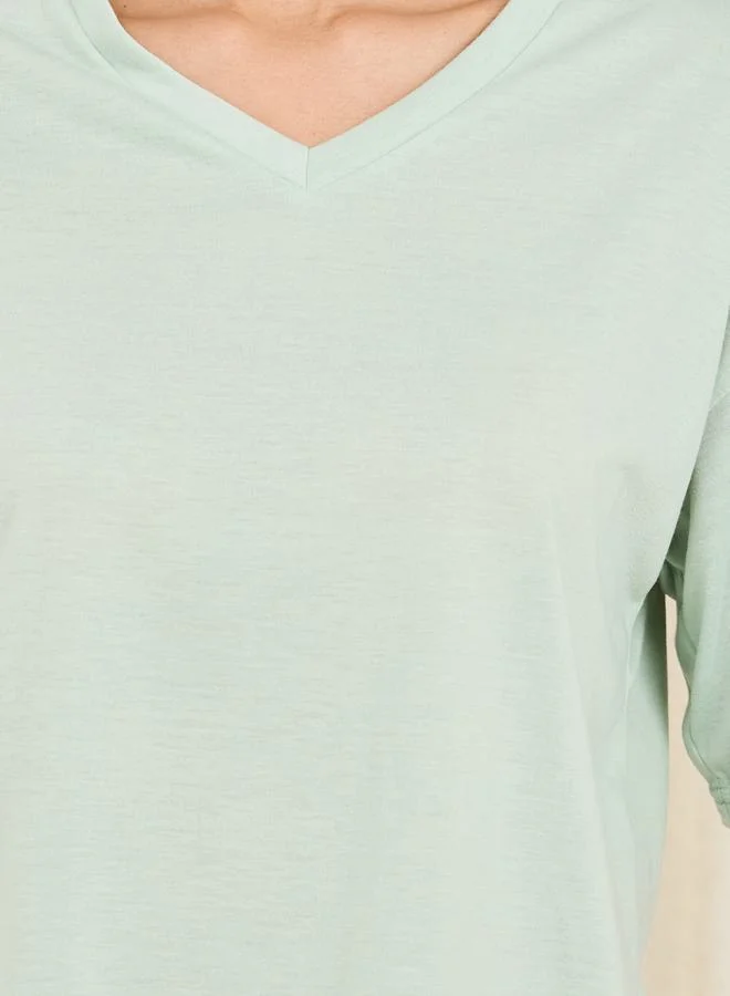 ستايلي Solid Drop Shoulder T-shirt and Floral Tile Print Pyjama Set