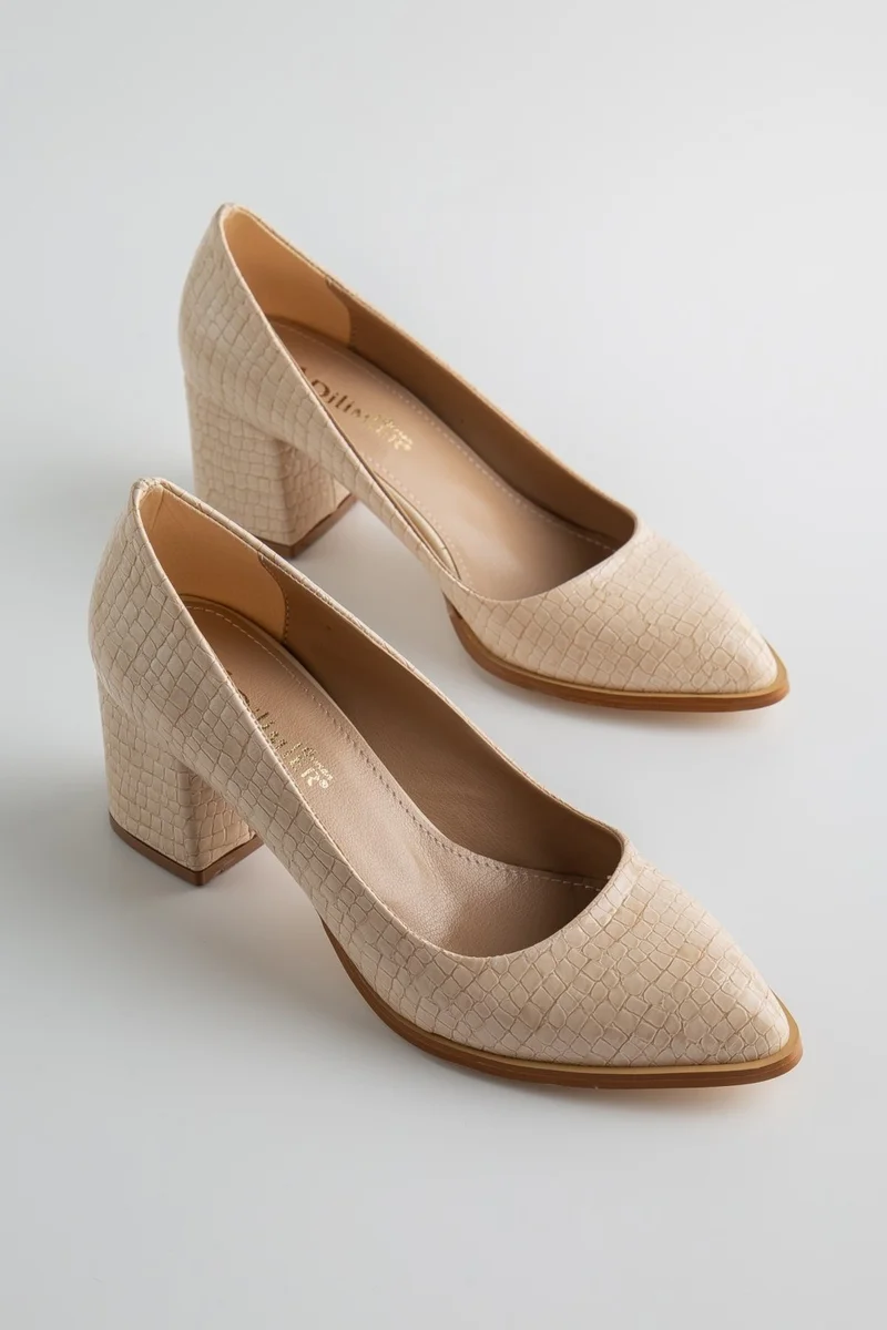 Dilimler Ayakkabı Slices Shoes Large Size Crocodile Patent Leather Beige Women's Heeled Shoes