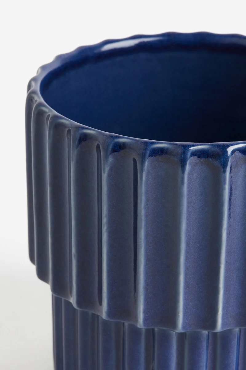 اتش اند ام وعاء زرع من الفخار