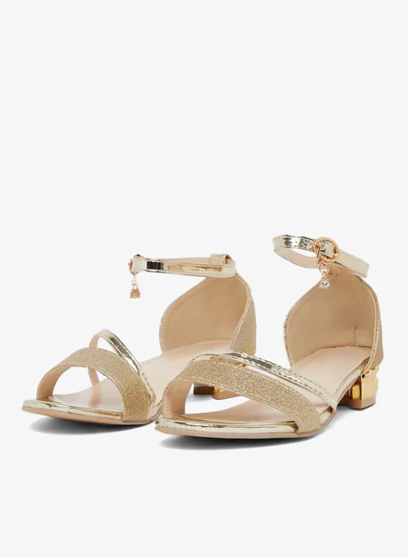 تايك تو صندل بكعب منخفض ولامع