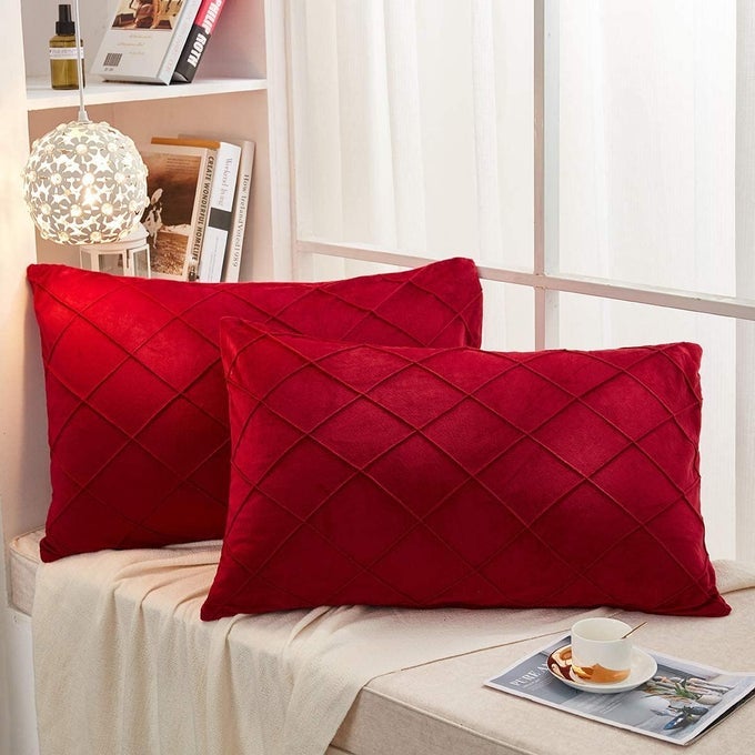 LUXURIOUS DIAMOND PINCH PLEATED CRYSTAL VELVET PILLOWCASES SOLID PINTUCK THROW CUSHION COVER FOR HOME DECOR HIDDEN ZIPPER CLOSURE (RED, 20'' X 30'' INCH)