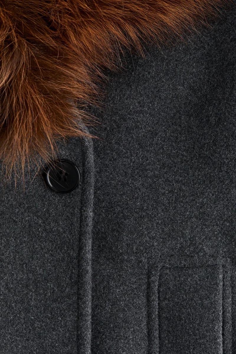 اتش اند ام معطف بصفين من الأزرار