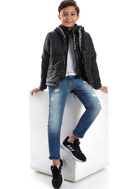 سترة منفوخة بغطاء رأس ومخيطة باللون الأسود