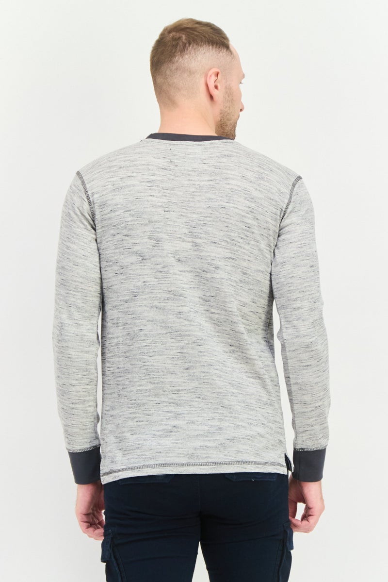 Company Eighty One سويت شيرت رجالي بأكمام طويلة بياقة دائرية، رمادي فاتح - Image 3