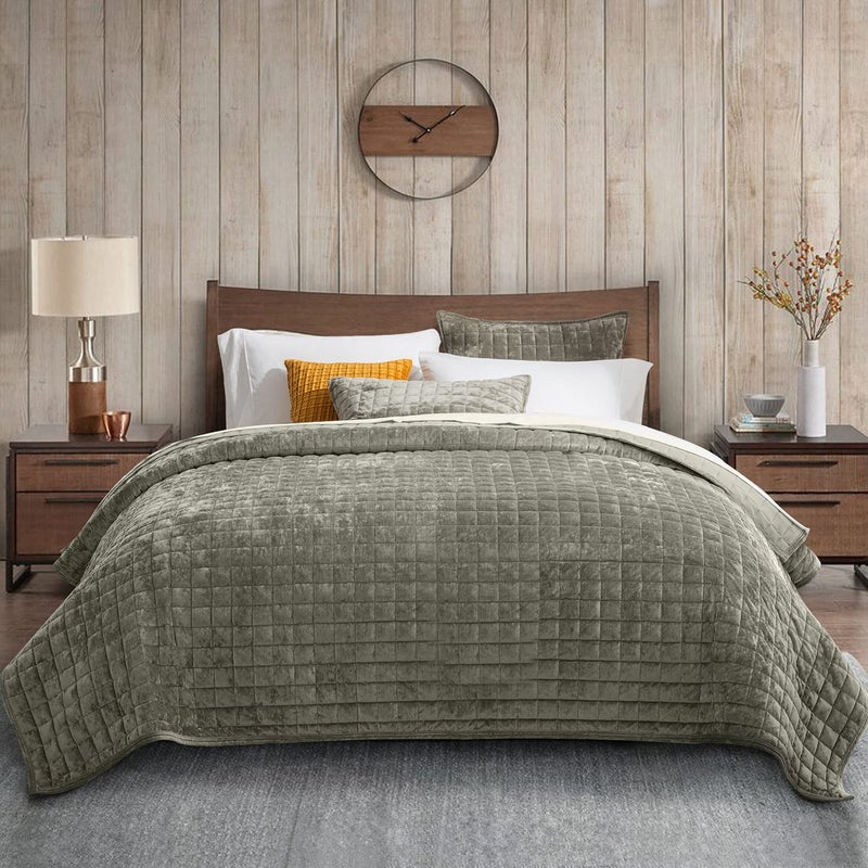 RECYCO Luxury Velvet Quilt Set King Size Lightweight Velvet Comforter Set Oversized Bedspread Coverlet Quilted Bedding Set with 2 Matching Pillow Shams for All Season Olive Green
