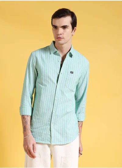 شركة المرآب الهندية Men Slim Fit Striped Full Sleeves Cutaway Collar Casual Shirt