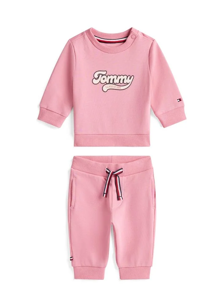 تومي هيلفيغر طقم ملابس أطفال برسومات ورقبة دائرية وسروال رياضي