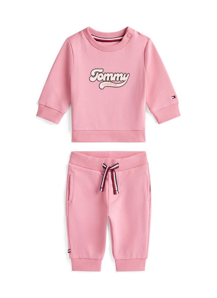 تومي هيلفيغر طقم ملابس أطفال برسومات ورقبة دائرية وسروال رياضي - Image 1