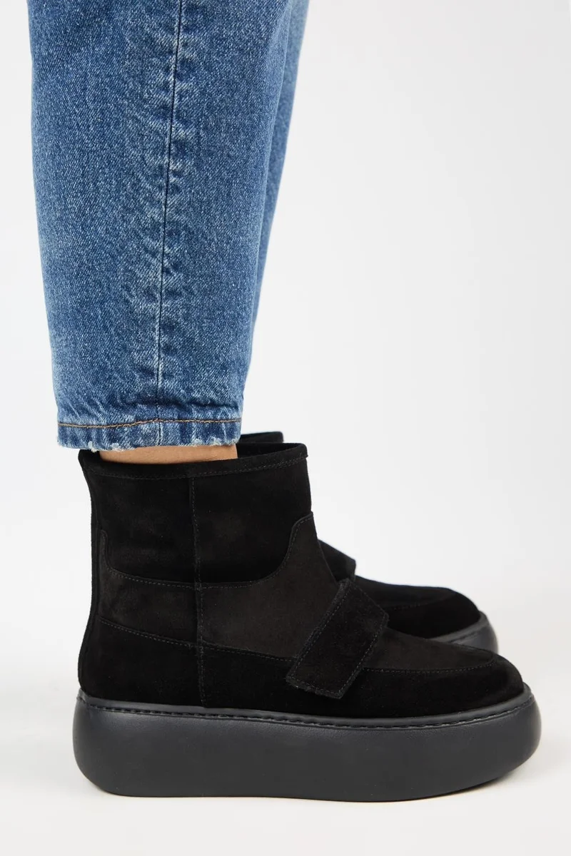 مانجيرو حذاء مانييرو إمبر النسائي الأسود من الجلد الطبيعي مع إغلاق فيلكرو وبطانة من الفرو