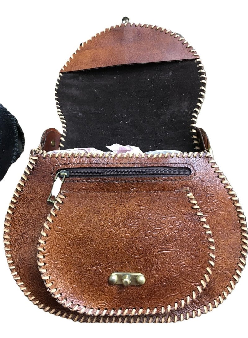 Handmade genuine leather crossbody bag, large size Leather clasp Puff pocket Clasp closure 3 zippers Strap handle Velvet lining inside Egyptian handcrafted 30*30 - Image 2