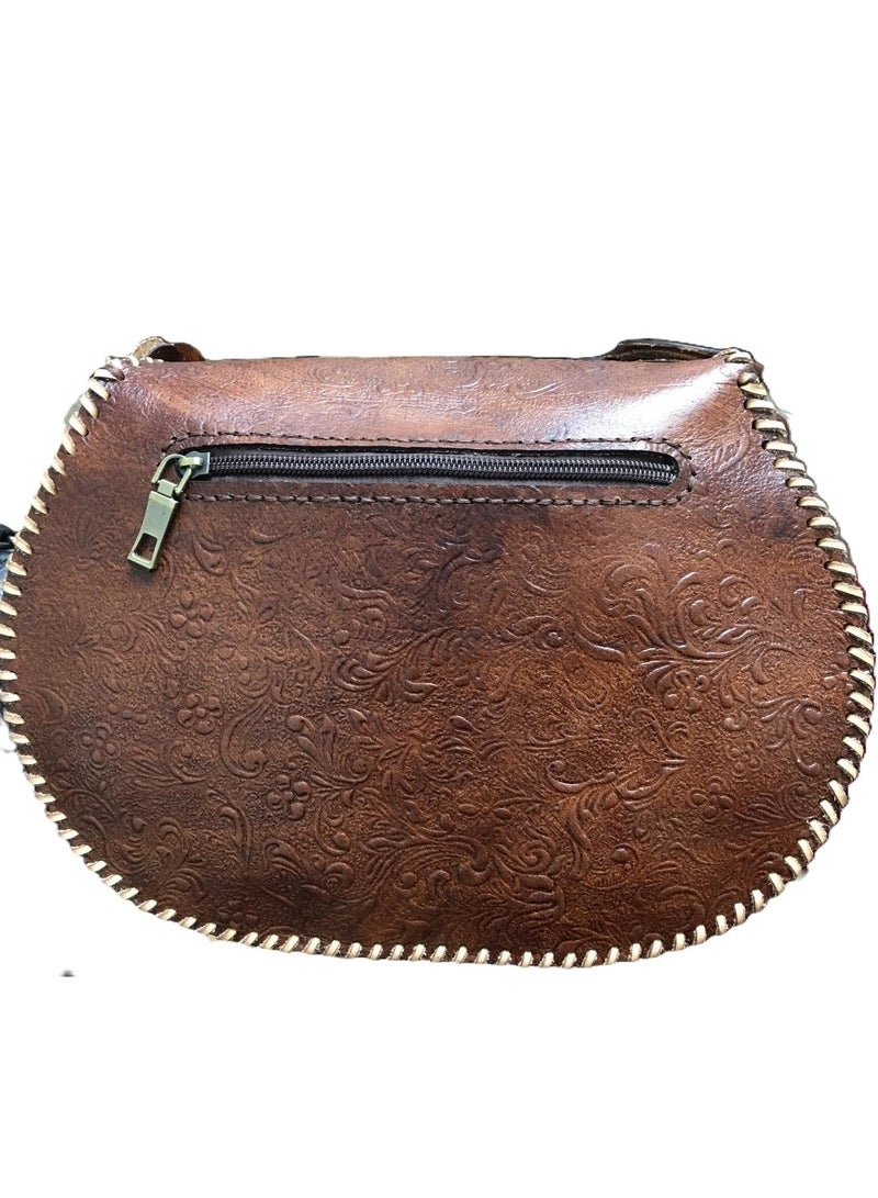 Handmade genuine leather crossbody bag, large size Leather clasp Puff pocket Clasp closure 3 zippers Strap handle Velvet lining inside Egyptian handcrafted 30*30 - Image 3