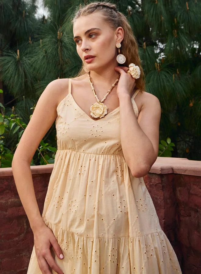 ساسافراس فستان طويل بحمالات وحافة واسعة