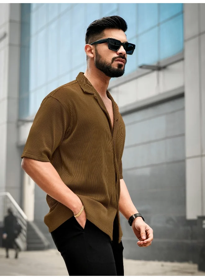 مانياك قميص رجالي بني بياقة مخططة وملمس، بأكمام ثلاثة أرباع من البوليستر