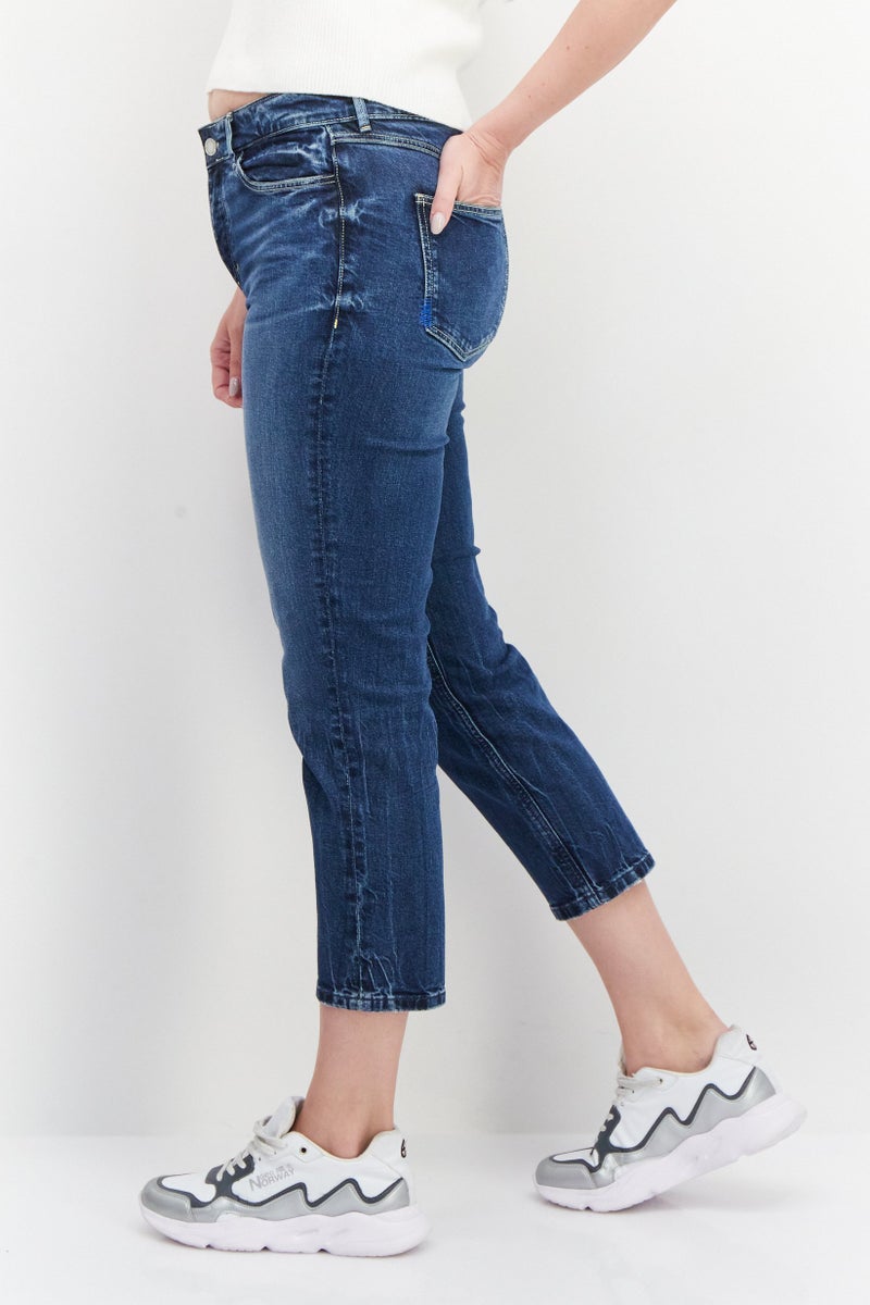 GUESS جينز نسائي بقصة عادية قابل للغسل، لون أزرق داكن - Image 2