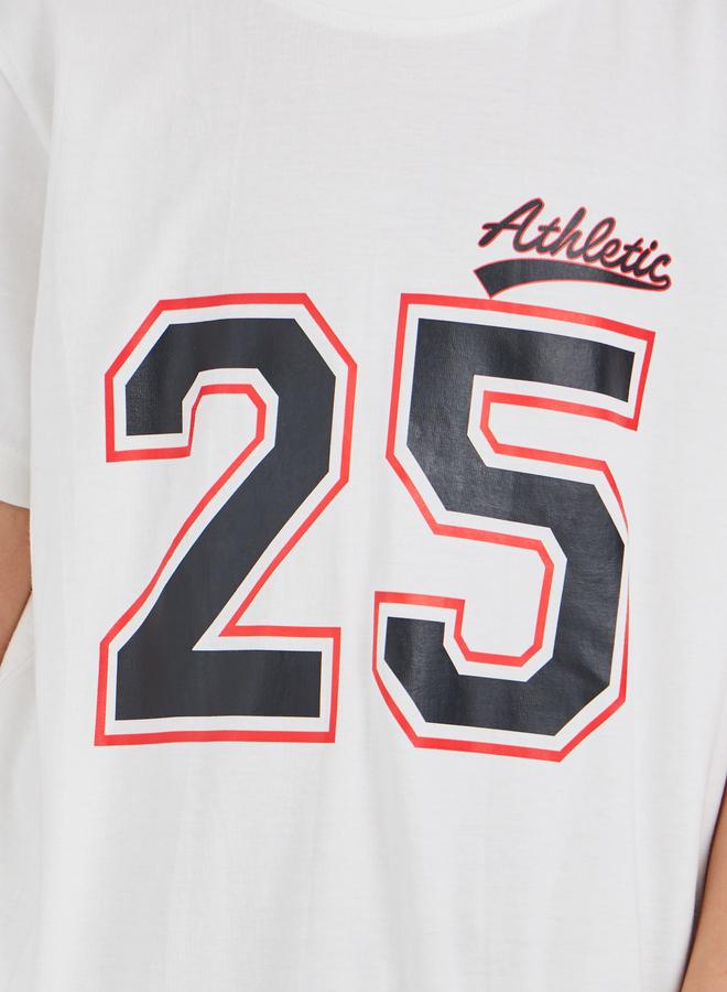 Styli Slogan Print Round Neck T-Shirt and Shorts Set - Image 3