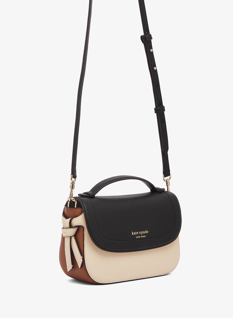 كيت سبيد حقيبة كروس بودي بغطاء بتفاصيل شعار - Image 3