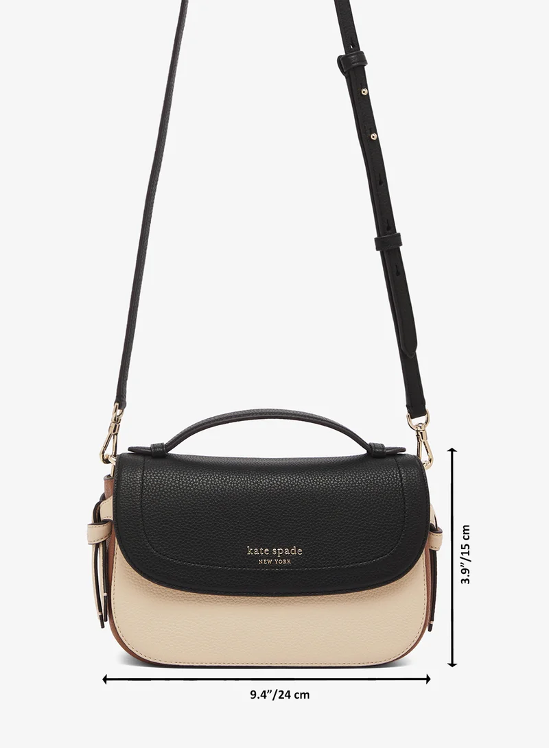 كيت سبيد حقيبة كروس بودي بغطاء بتفاصيل شعار