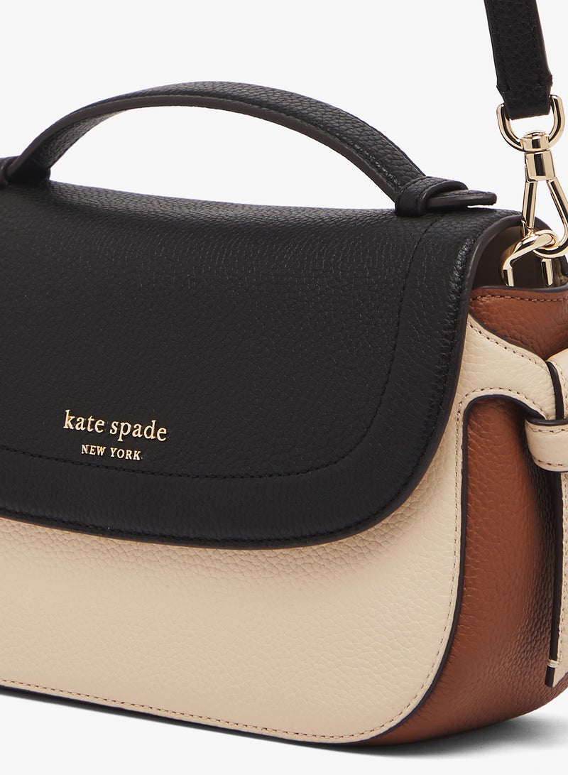 كيت سبيد حقيبة كروس بودي بغطاء بتفاصيل شعار - Image 4