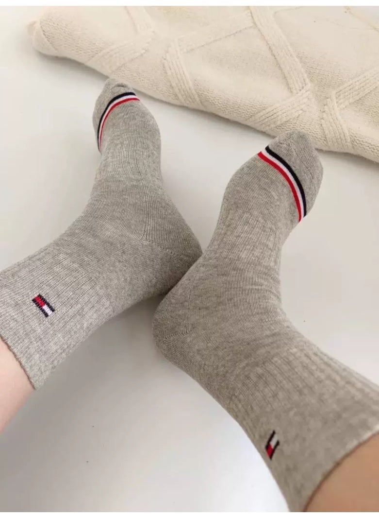 تومي هيلفيغر سبورت 5 أزواج من الجوارب القطنية المتوسطة في مربع ، الجوارب غير الرسمية تنفسية ومتنامية العرق لجميع الموسم - Image 2