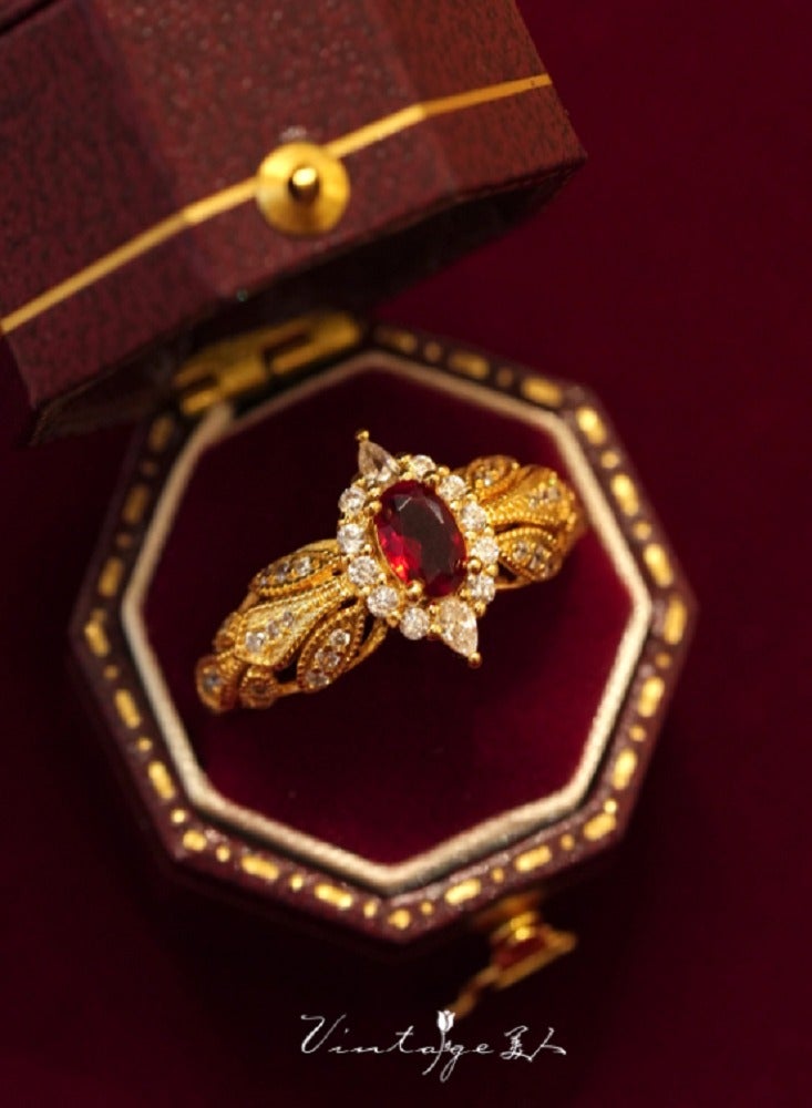 French Court Haute Couture Vintage Design Niche Sparkling White Ruby Split Ring - Image 1