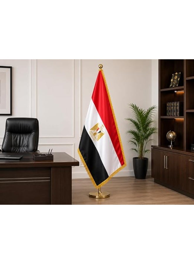 لافتة عرض بتصميم علم مصر الوطني للاستخدام الداخلي والخارجي من القماش الفاخر للتعليق في المنزل والمكتب والمدرسة والفعاليات والاحتفالات، علم وطني لتزيين الحائط، علم ذهبي من اللباد بدون عمود 160 × 110 سم - Image 4