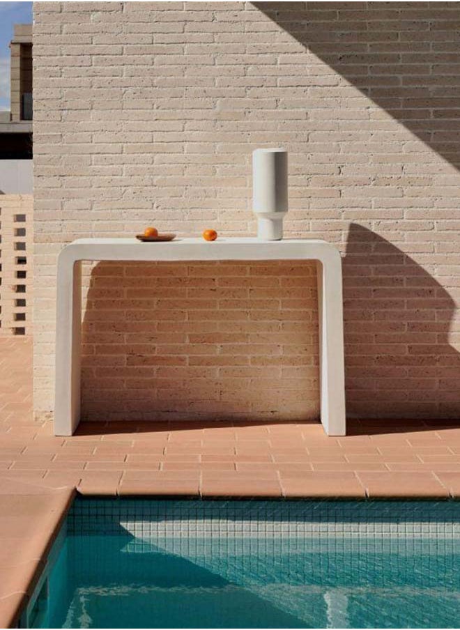 الهوم كونسول خشبي هندسي باللون الأبيض - الحجم: 130x30x100 من الهوم 
