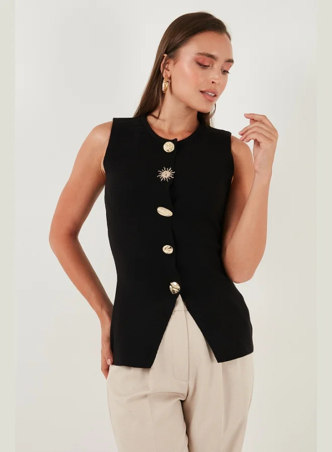 ليلا ليلا فيست نسائي بياقة دائرية وأزرار تفصيلية مقاس عادي