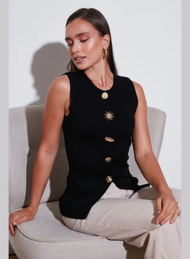 ليلا ليلا فيست نسائي بياقة دائرية وأزرار تفصيلية مقاس عادي