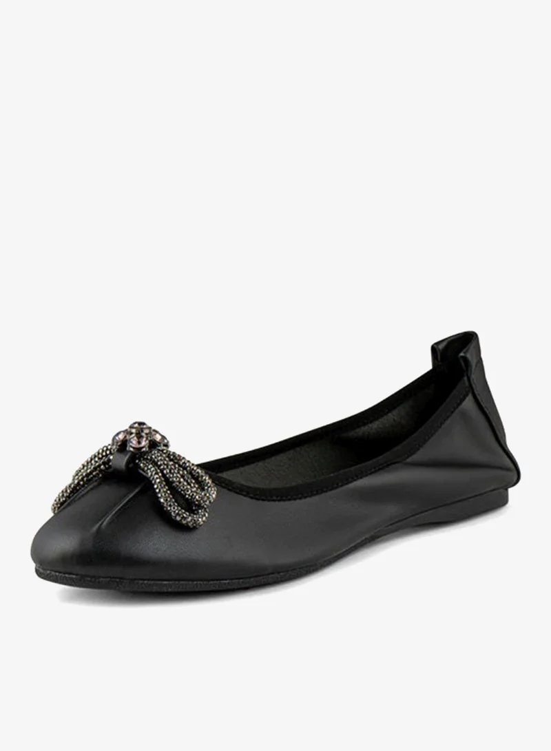 Vincci Women Pointed-toe Flat Pumps