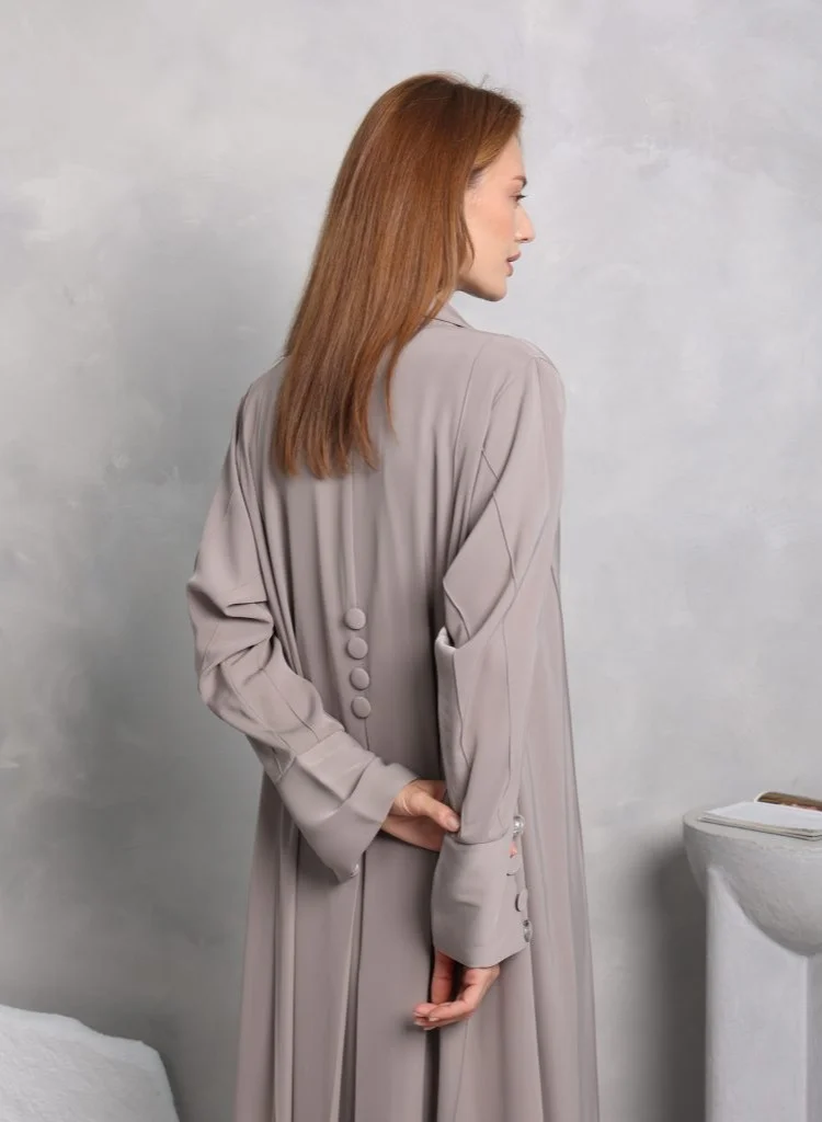 Nikias Grey soft crepe with collar and pleats