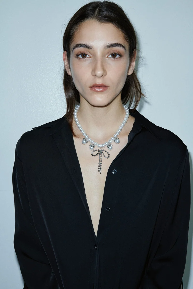 H&M Beaded pendant necklace