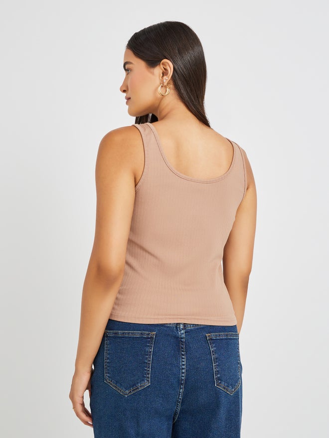 Styli Styli Scoop Neck Fitted Knit Tank  - Image 4