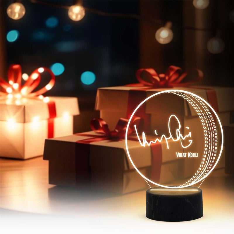 GIFTMEBAZAR هدية لي بازار كرة كريكيت ثلاثية الأبعاد مع توقيع لاعب كريكيت مصباح LED ضوء دافئ أبيض هدية ذات طابع كريكيت لعشاق الرياضة هدية عيد ميلاد لعشاق الكريكيت (ضوء بتوقيع فيرات كوهلي) - Image 3