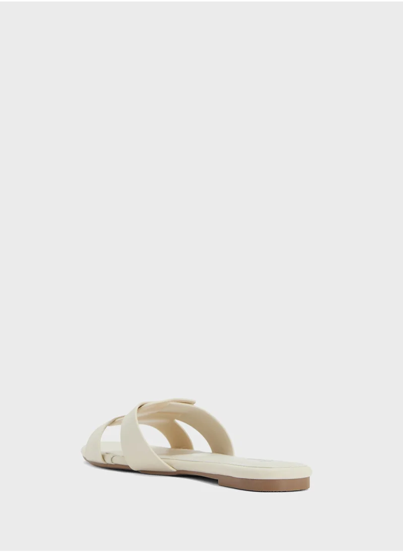جينجر Crossover Strap Sandal