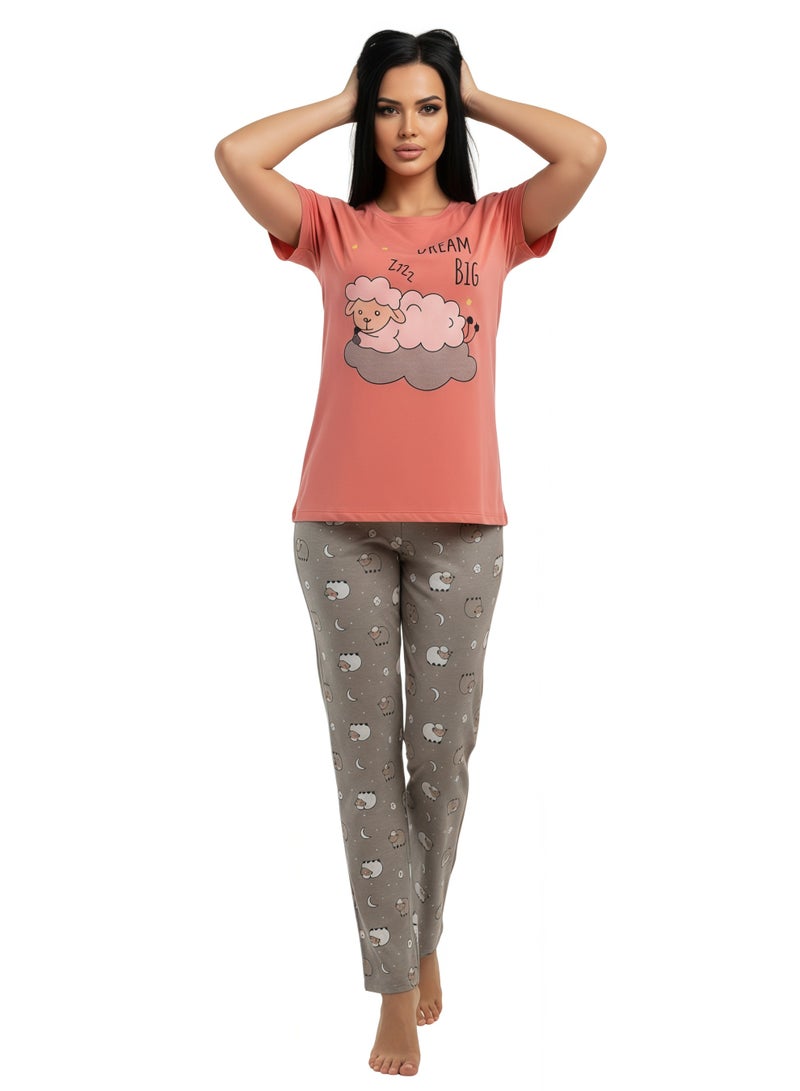 جوانا طقم بيجاما نسائي بطبعة "احلمي بشكل كبير" - قميص بأكمام قصيرة وبنطال طويل، وردي - Image 2