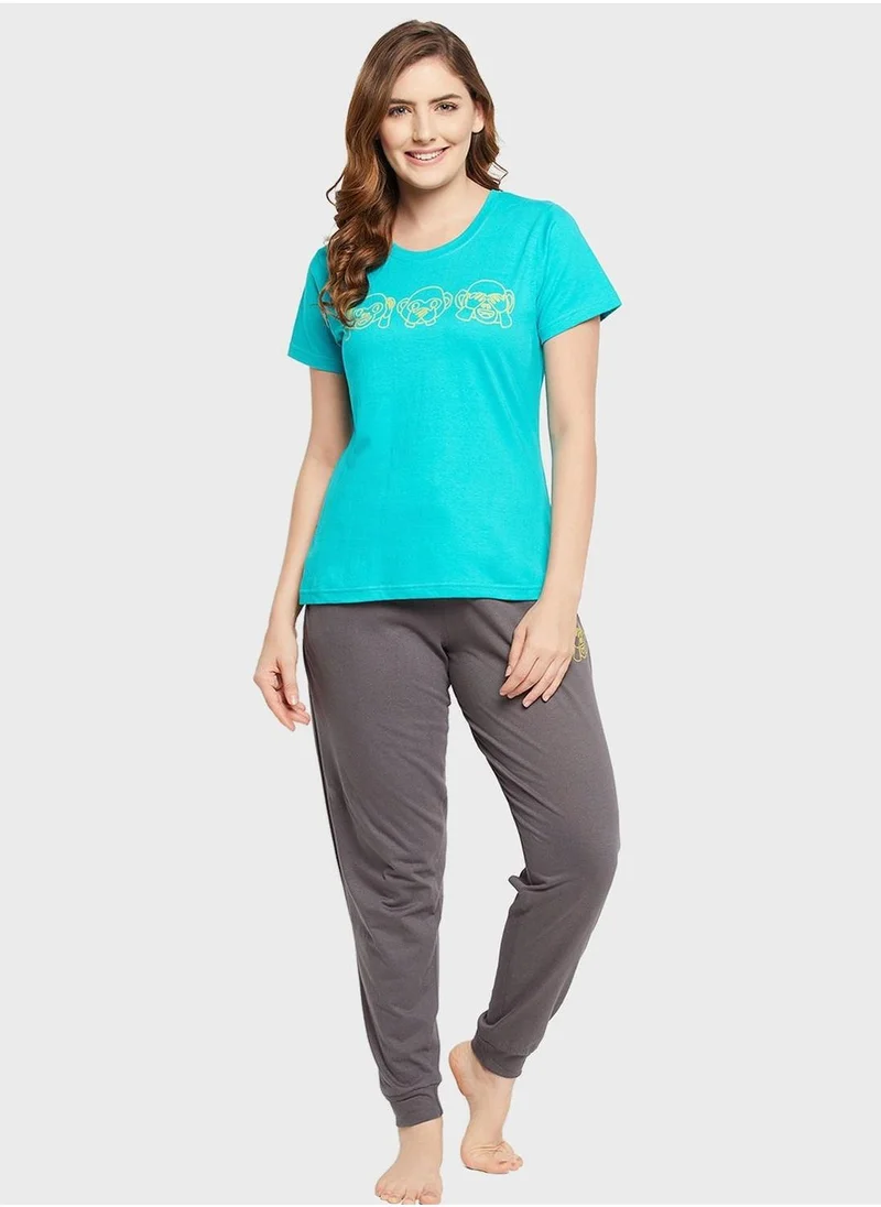 Clovia Graphic Top & Pyjama Set