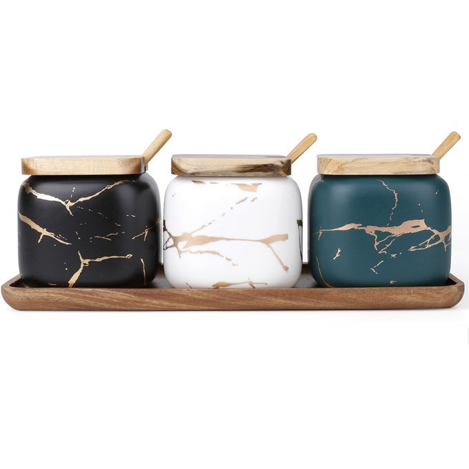 CERAMIC SALT AND SUGAR CONTAINER CONDIMENT JARS WITH LIDS AND SPOONS MARBLE SEASONING SPICE POTS BOWL PEPPER SELLAR WITH WOODEN TRAY FOR SERVING COUNTER HOME KITCHEN