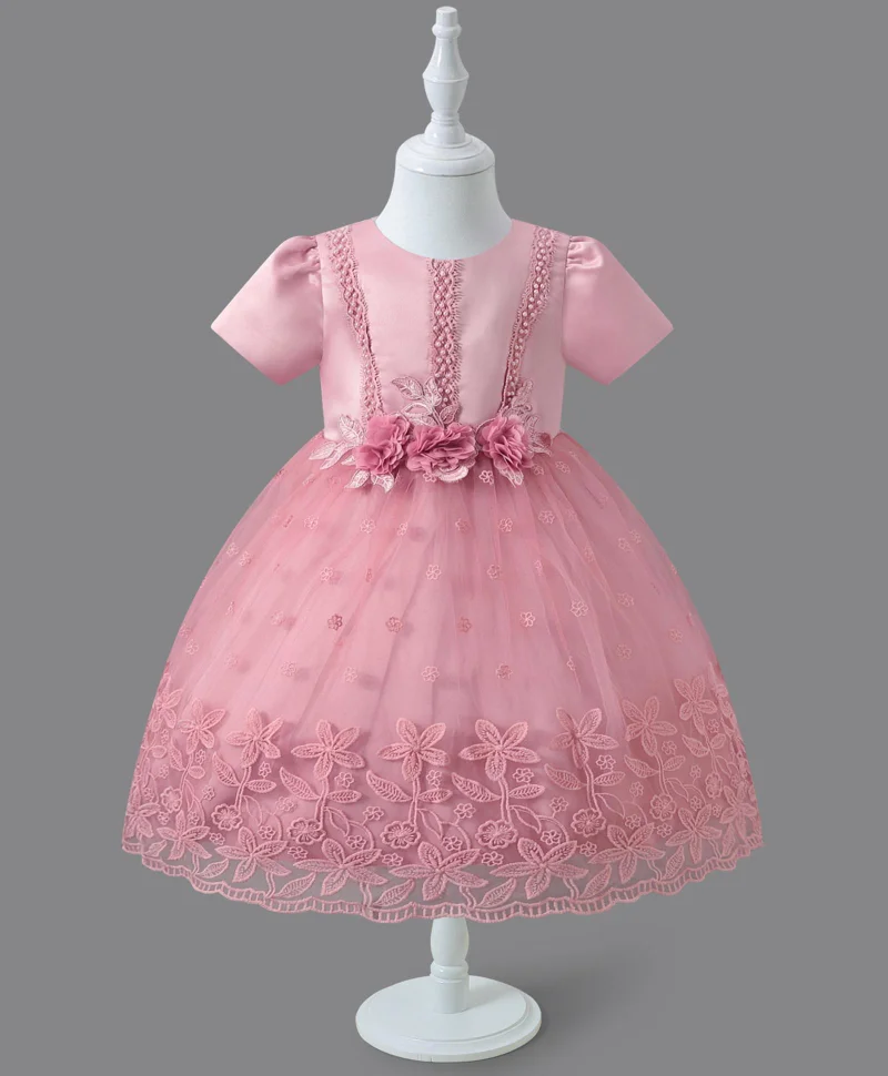 مارك وميا فستان سهرة قصير بأكمام قصيرة مطرز بالزهور ومزين باللؤلؤ من مارك وميا - وردي