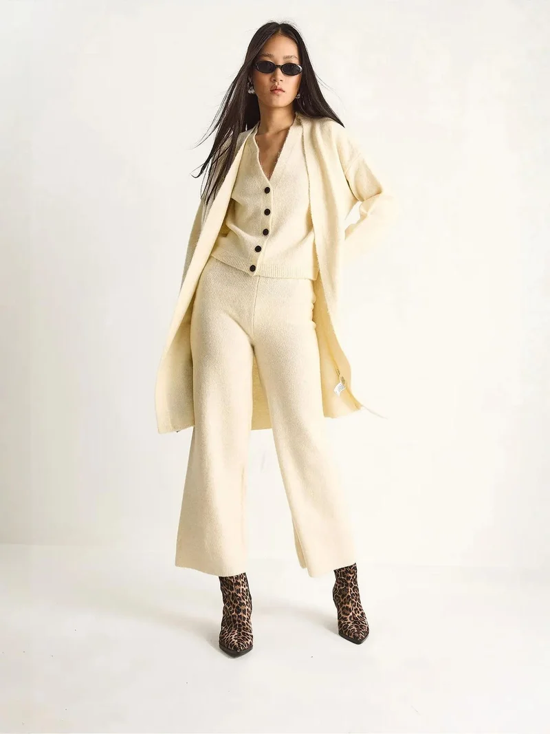 Bianco Lucci LUCCI Knit Cardigan-Vest-Pants Three-Piece Coord Set