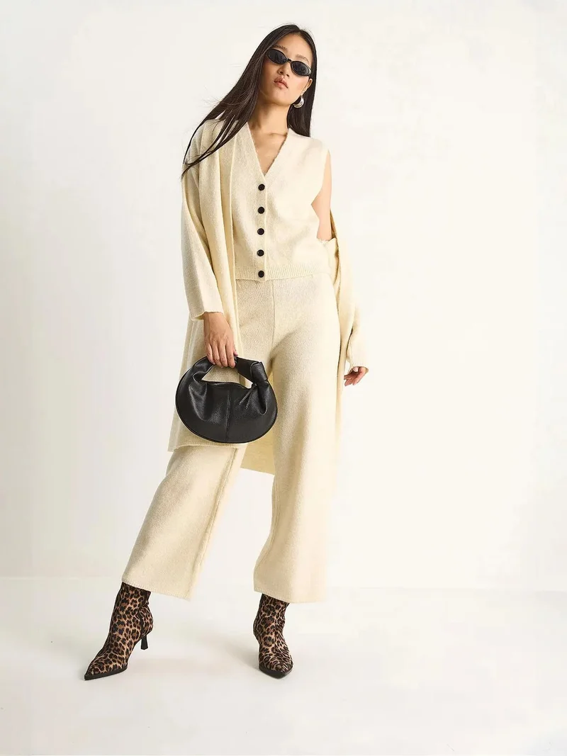 بيانكو لوتشي طقم كارديجان فيست وبنطلون من لوكسي بثلاث قطع