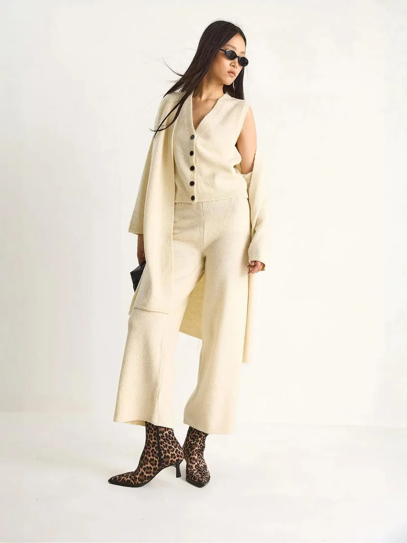 Bianco Lucci LUCCI Knit Cardigan-Vest-Pants Three-Piece Coord Set