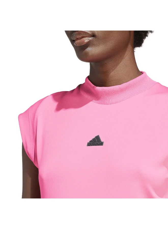 adidas تي شيرت تدريب وردي  .. للنساء مقاس