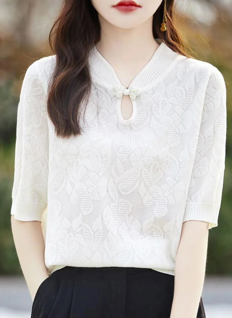 يونيكي White  V-Neck T-shirt