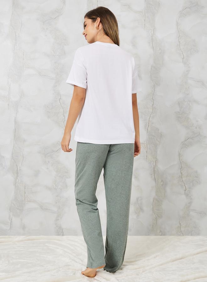 Styli Styli Slogan Printed T-Shirt and Ruffle Waist Pyjama Set - Image 4