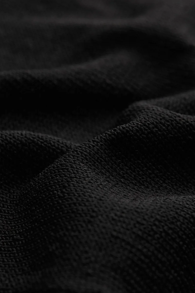 اتش اند ام شورت محبوك وناعم