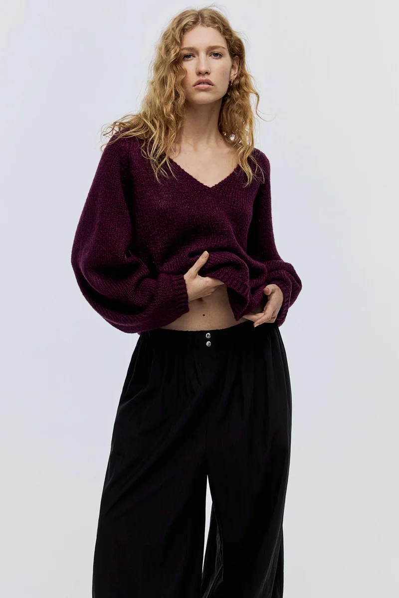 اتش اند ام كنزة محبوكة بقبة على شكل V