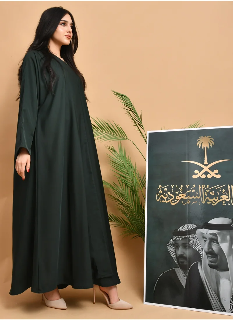 HAWRAA ABAYA Green wrap abaya, quarter cloche, with a practical design