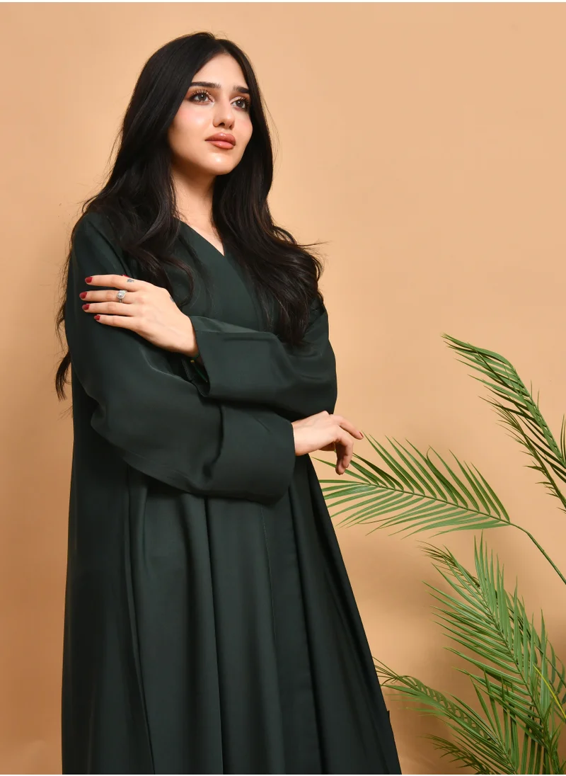 HAWRAA ABAYA Green wrap abaya, quarter cloche, with a practical design